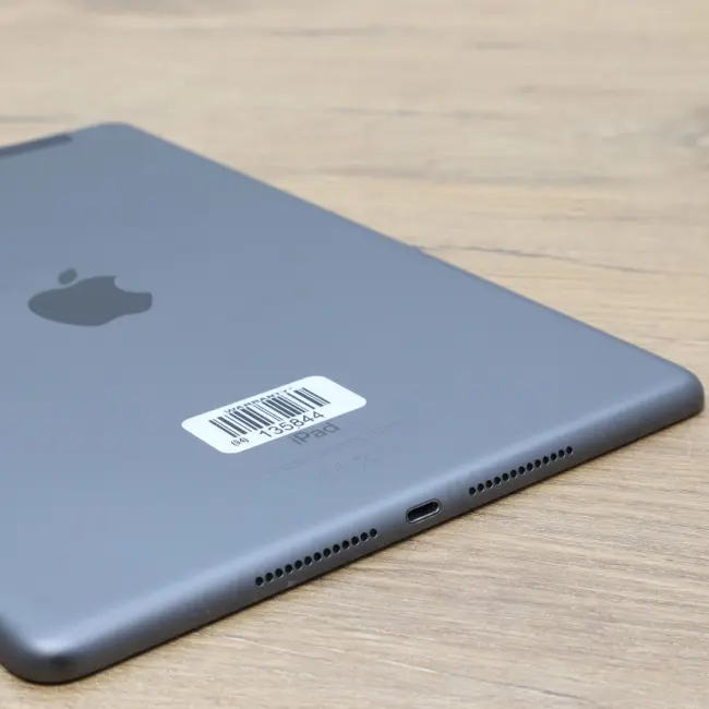 Używany Tablet Apple iPad 9 Gen 64GB A2604 10.2 Wi-Fi Cellular Space Gray Klasa B idealny do pracy zdalnej, do przeglądania internetu i do nauki
