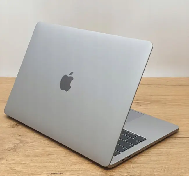 macbook523.jpg