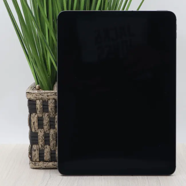 Używany Tablet Apple iPad Air 4 64GB Space Gray 10.9 cali + Cellular Klasa A idealny do pracy zdalnej, do pracy biurowej i do domu