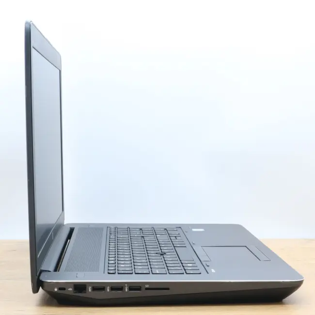 Używany Laptop HP ZBOOK 17 G4 Intel Core i7-7700HQ 32GB RAM 512GB SSD Quadro M1200 Mobile 17,3'' Full HD Klasa B idealny do pracy zdalnej, do przeglądania internetu i do nauki