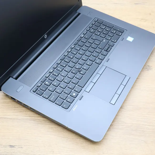Tani Laptop HP ZBOOK 17 G4 Intel Core i7-7700HQ 32GB RAM 512GB SSD Quadro M1200 Mobile 17,3'' Full HD Klasa B idealny do pracy zdalnej, do pracy biurowej i do domu
