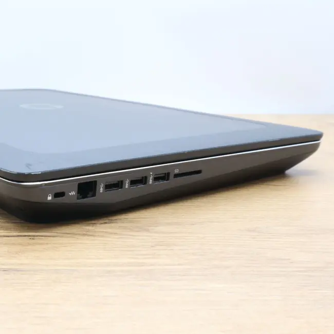 Używany Laptop HP ZBOOK 17 G4 Intel Core i7-7700HQ 32GB RAM 512GB SSD Quadro M1200 Mobile 17,3'' Full HD Klasa B idealny do pracy zdalnej, do przeglądania internetu i do nauki