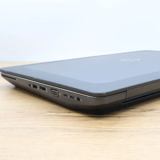 Używany Laptop HP ZBOOK 17 G4 Intel Core i7-7700HQ 32GB RAM 512GB SSD Quadro M1200 Mobile 17,3'' Full HD Klasa B idealny do pracy zdalnej, do pracy biurowej i do domu