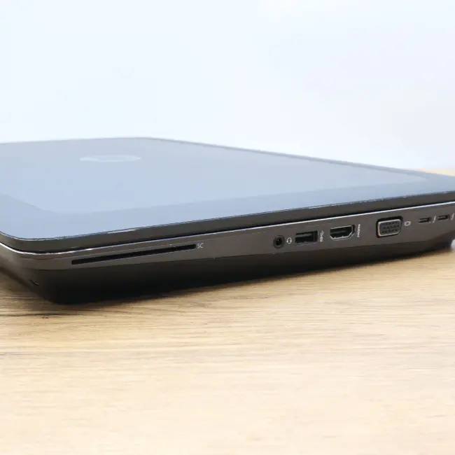 Tani Laptop HP ZBOOK 17 G4 Intel Core i7-7700HQ 32GB RAM 512GB SSD Quadro M1200 Mobile 17,3'' Full HD Klasa B idealny do pracy zdalnej, do pracy biurowej i do domu