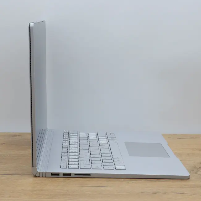 Używany Laptop Microsoft Surface Book 1832 Gen.2  Intel Core i5-7300U 8GB RAM 256GB SSD 13,5 cali dotykowy Klasa A idealny do pracy zdalnej, do przeglądania internetu i do nauki