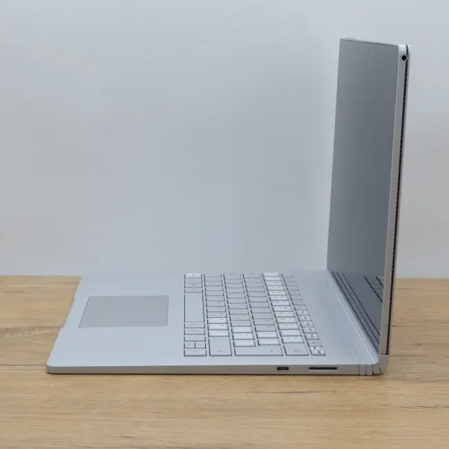 Używany Laptop Microsoft Surface Book 1832 Gen.2  Intel Core i5-7300U 8GB RAM 256GB SSD 13,5 cali dotykowy Klasa A idealny do pracy zdalnej, do pracy biurowej i do domu