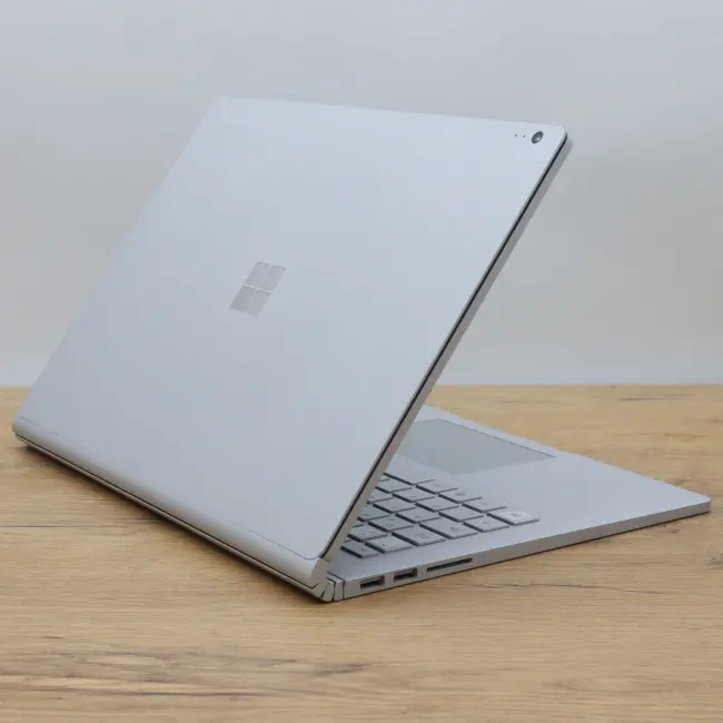 Tani Laptop Microsoft Surface Book 1832 Gen.2  Intel Core i5-7300U 8GB RAM 256GB SSD 13,5 cali dotykowy Klasa A idealny do pracy zdalnej, do przeglądania internetu i do nauki