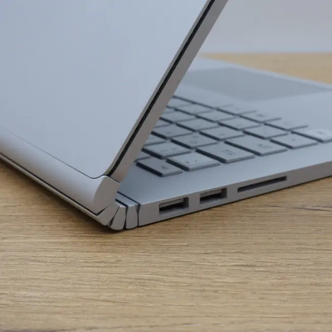 Poleasingowy Laptop Microsoft Surface Book 1832 Gen.2  Intel Core i5-7300U 8GB RAM 256GB SSD 13,5 cali dotykowy Klasa A idealny do pracy zdalnej, do przeglądania internetu i do nauki