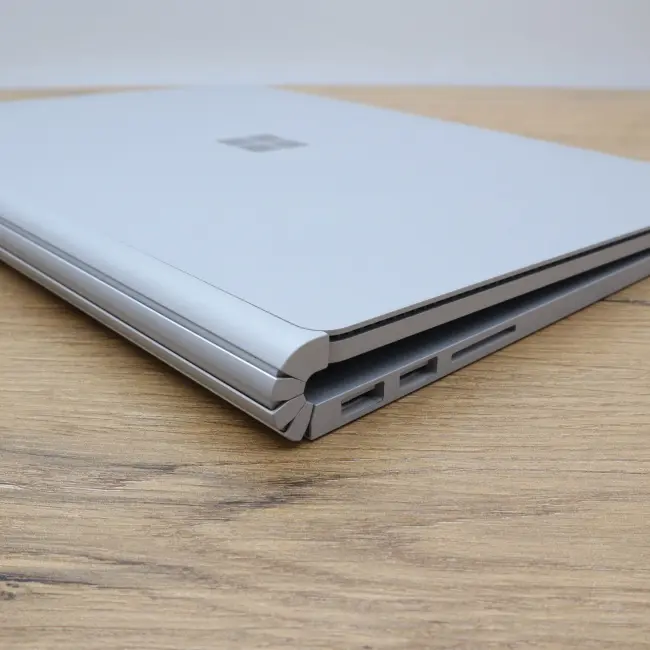 Poleasingowy Laptop Microsoft Surface Book 1832 Gen.2  Intel Core i5-7300U 8GB RAM 256GB SSD 13,5 cali dotykowy Klasa A idealny do pracy zdalnej, do przeglądania internetu i do nauki