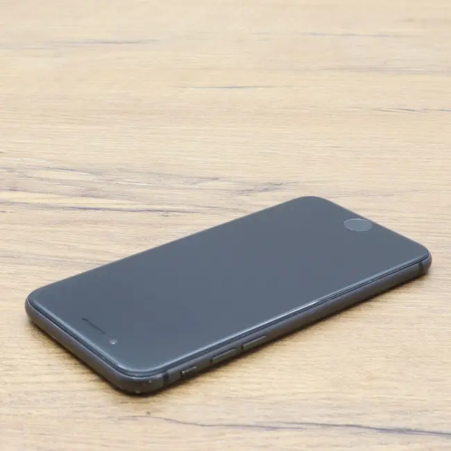 Poleasingowy Smartfon Apple Iphone 8 64GB Space Gray  Klasa B idealny do pracy zdalnej, do przeglądania internetu i do nauki