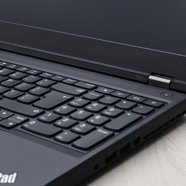 Tani Laptop Lenovo ThinkPad P51 Intel Core i7-7700HQ 32GB 512GB SSD NVIDIA M1200 15,6 cali Full HD Klasa B idealny do pracy zdalnej, do przeglądania internetu i do nauki