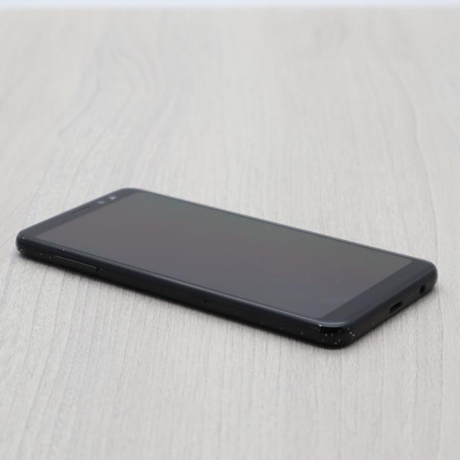 Tani Smartfon Samsung Galaxy A8 2018 SM-A530F/DS 4GB 32GB Dual SIM Czarny Klasa B idealny do pracy zdalnej, do przeglądania internetu i do nauki