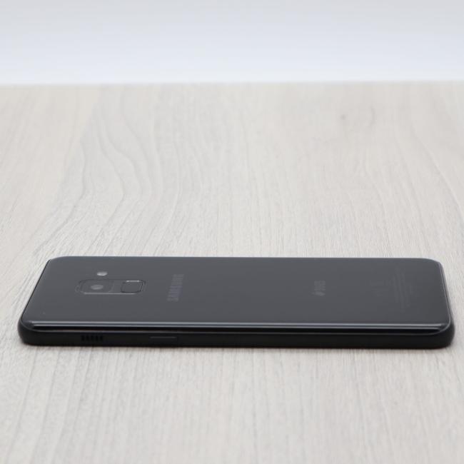Używany Smartfon Samsung Galaxy A8 2018 SM-A530F/DS 4GB 32GB Dual SIM Czarny Klasa B idealny do pracy zdalnej, do przeglądania internetu i do nauki