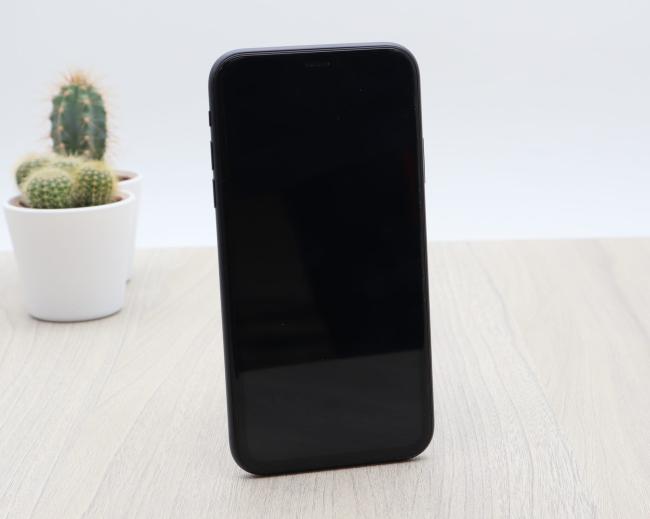 Używany Smartfon Apple iPhone XR 128GB Czarny Klasa B idealny do pracy zdalnej, do pracy biurowej i do domu