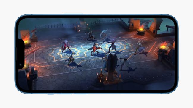 Apple-iphone13-heros-of-the-dark-09142021.jpg.large_2x.jpg