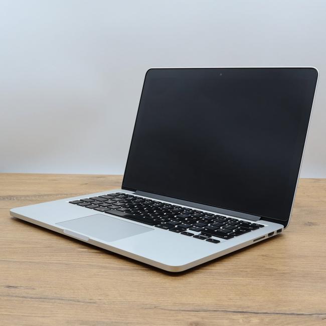 Używany Laptop Apple MacBook Pro 2015 A1502 Intel Core i5-5257U 8GB RAM 256GB SSD 13,3 cali Silver Klasa B idealny do pracy zdalnej, do przeglądania internetu i do nauki