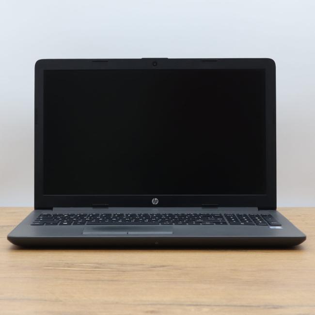 Używany Laptop HP 250 G7 Intel Core i3-7020U 8GB RAM 256GB SSD 15,6 cali HD Klasa C idealny do pracy zdalnej, do przeglądania internetu i do nauki