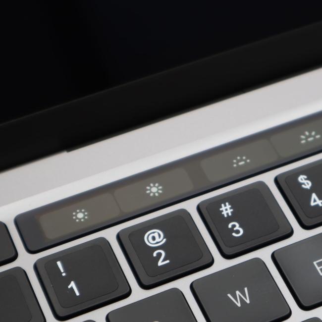 Używany Laptop Apple Macbook Pro A2338 2022 M2 16GB RAM 512GB SSD 13,3 cali  Space Gray Klasa A idealny do pracy zdalnej, do przeglądania internetu i do nauki