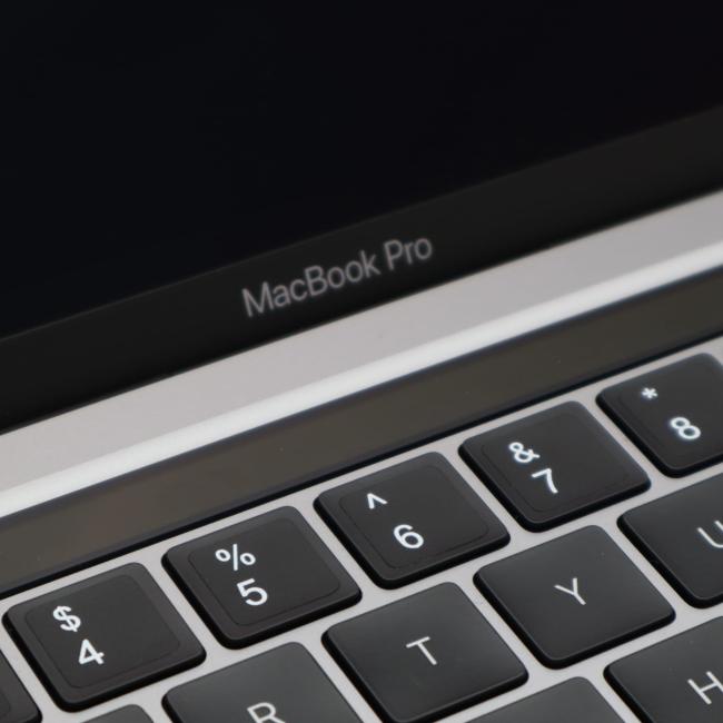 Używany Laptop Apple Macbook Pro A2338 2022 M2 16GB RAM 512GB SSD 13,3 cali  Space Gray Klasa A idealny do pracy zdalnej, do pracy biurowej i do domu