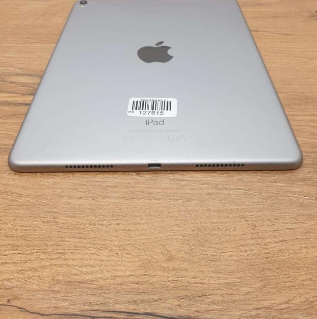 Używany Apple iPad Pro 9,7 cali A1674 A9X  Space Gray 2GB/32GB LTE Cellular - Klasa B idealny do pracy zdalnej, do pracy biurowej i do domu