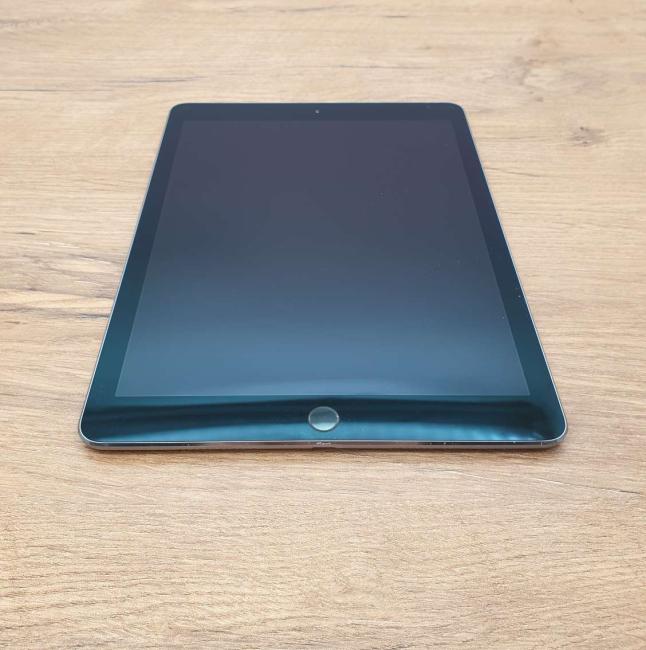 Tani Apple iPad Pro 9,7 cali A1674 A9X  Space Gray 2GB/32GB LTE Cellular - Klasa B idealny do pracy zdalnej, do przeglądania internetu i do nauki