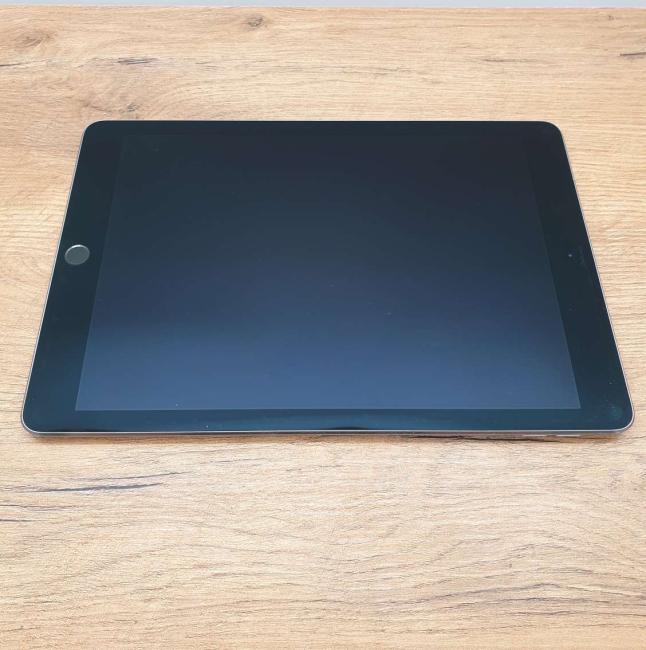 Tani Apple iPad Pro 9,7 cali A1674 A9X  Space Gray 2GB/32GB LTE Cellular - Klasa B idealny do pracy zdalnej, do pracy biurowej i do domu