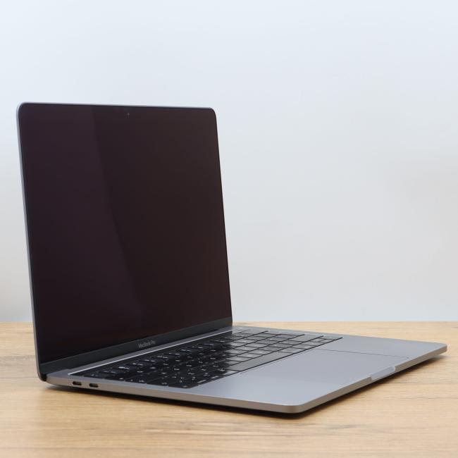 Używany Laptop Apple Macbook Pro 2019 A1989 Intel Core i7-8559U 16GB RAM 512GB SSD 13,3 cali Space Gray Klasa B idealny do pracy zdalnej, do pracy biurowej i do domu