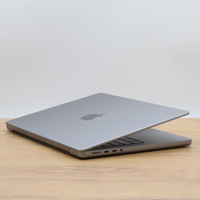 Używany Laptop Apple Macbook Pro A2442 2021 M1 PRO 16GB RAM 512GB SSD 14 cali  Space Gray Klasa B idealny do pracy zdalnej, do przeglądania internetu i do nauki