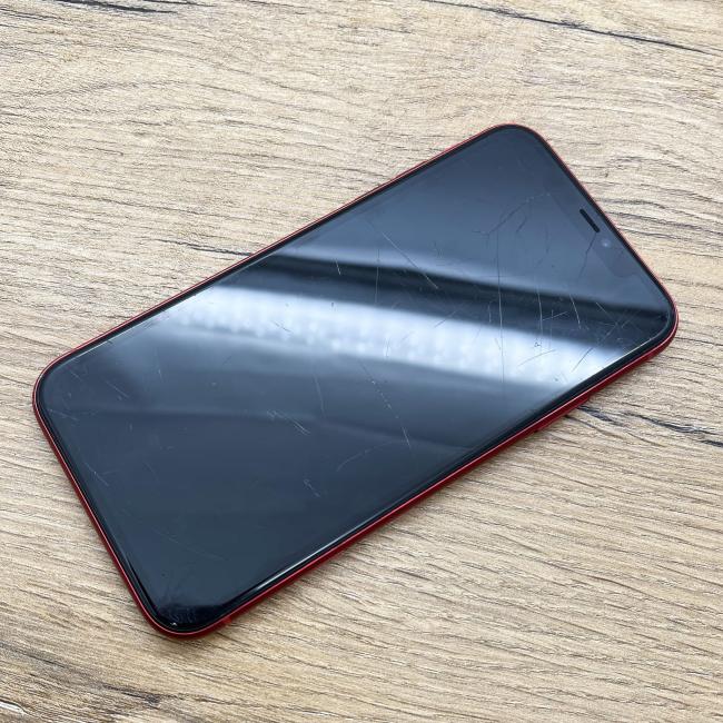 Tani Smartfon Apple iPhone 11 64 GB Czerwony Klasa B idealny do pracy zdalnej, do pracy biurowej i do domu