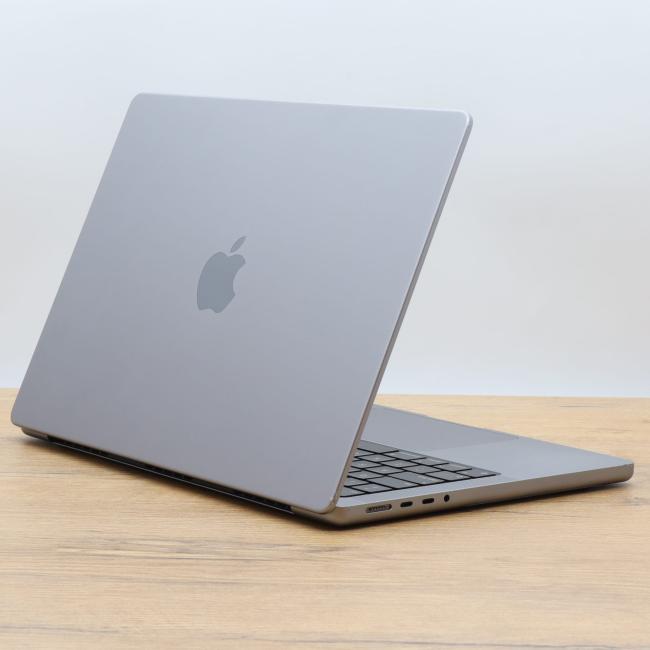 Używany Laptop Apple Macbook Pro A2442 2021 M1 Pro 16GB RAM 1TB SSD 14 cali Space Gray Klasa B idealny do pracy zdalnej, do pracy biurowej i do domu