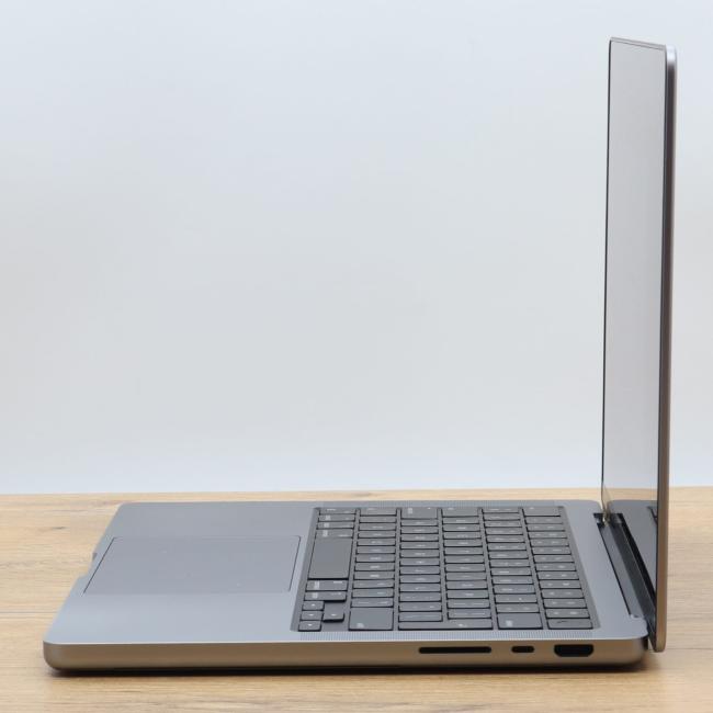 Tani Laptop Apple Macbook Pro A2442 2021 M1 Pro 16GB RAM 1TB SSD 14 cali Space Gray Klasa B idealny do pracy zdalnej, do pracy biurowej i do domu