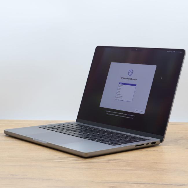 Poleasingowy Laptop Apple Macbook Pro A2442 2021 M1 Pro 16GB RAM 1TB SSD 14 cali Space Gray Klasa B idealny do pracy zdalnej, do przeglądania internetu i do nauki
