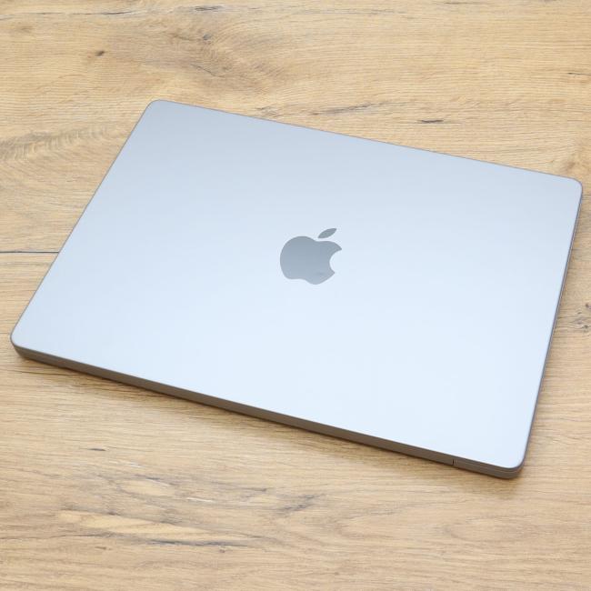 Poleasingowy Laptop Apple Macbook Pro A2442 2021 M1 Pro 16GB RAM 1TB SSD 14 cali Space Gray Klasa B idealny do pracy zdalnej, do pracy biurowej i do domu