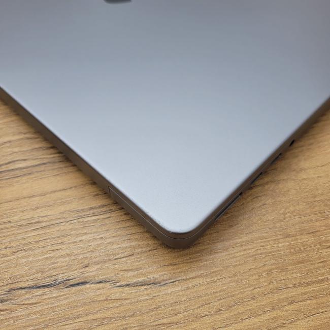 Poleasingowy Laptop Apple Macbook Pro A2442 2021 M1 PRO 16GB RAM 512GB SSD 14 cali  Space Gray Klasa B idealny do pracy zdalnej, do pracy biurowej i do domu