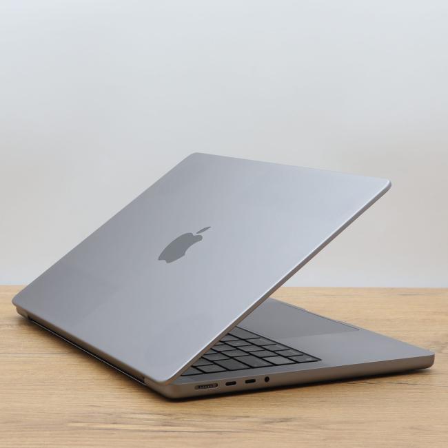 Tani Laptop Apple Macbook Pro A2442 2021 M1 PRO 16GB RAM 512GB SSD 14 cali  Space Gray Klasa B idealny do pracy zdalnej, do pracy biurowej i do domu