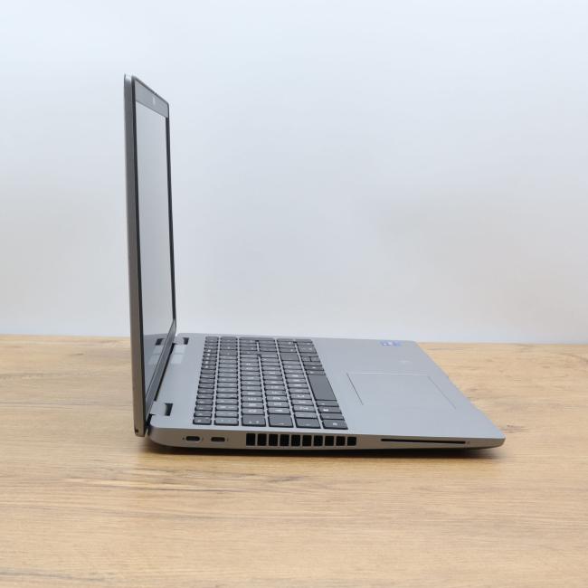 Używany Laptop Dell Latitude 5520  Intel Core i5-1145G7  8GB  256GB  Klasa B idealny do pracy zdalnej, do przeglądania internetu i do nauki