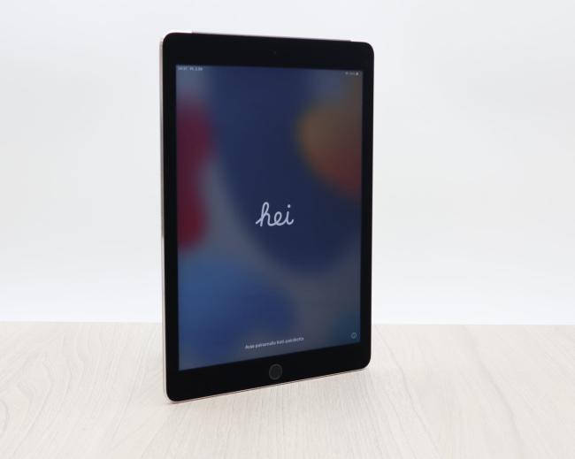 Używany Tablet Apple iPad AIR 2 LTE 32GB A1567 Wi-Fi + Celluar LTE 9,7'' Klasa B idealny do pracy zdalnej, do przeglądania internetu i do nauki