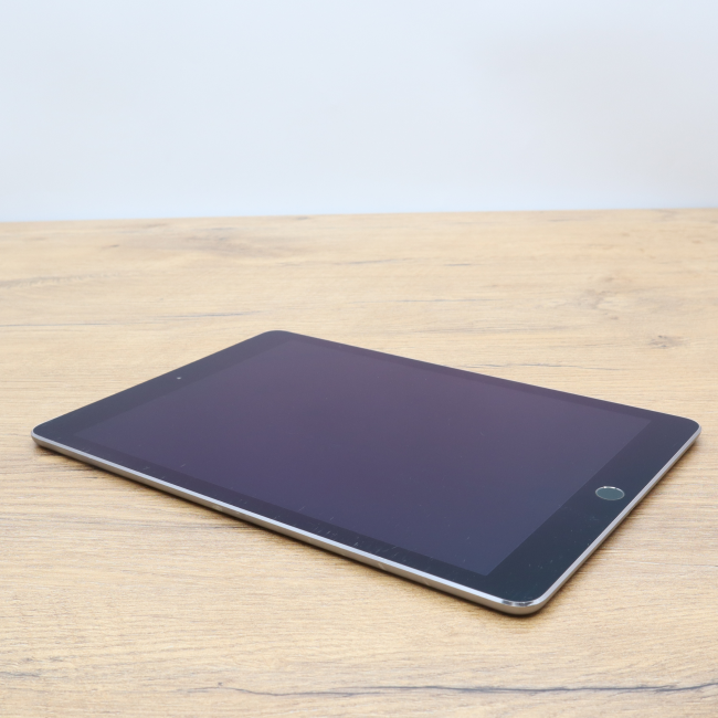 Poleasingowy Tablet Apple iPad AIR 2 LTE 32GB A1567 Wi-Fi + Celluar LTE 9,7'' Klasa B idealny do pracy zdalnej, do pracy biurowej i do domu