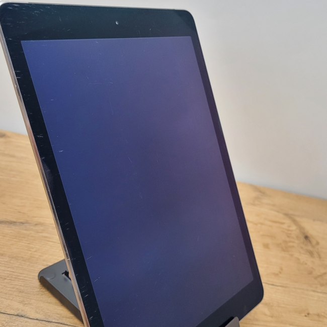 Poleasingowy Tablet Apple iPad AIR 2 LTE 32GB A1567 Wi-Fi + Celluar LTE 9,7'' Klasa B idealny do pracy zdalnej, do przeglądania internetu i do nauki