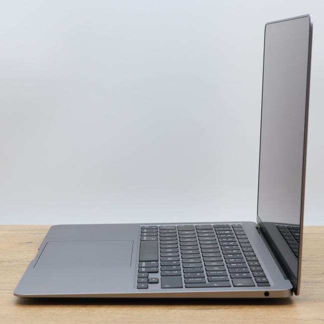 Używany Laptop Apple Macbook Air A2179 2020 Intel Core i5-1030NG7 8GB RAM 512GB SSD 13,3 cali Space Gray Klasa B idealny do pracy zdalnej, do pracy biurowej i do domu