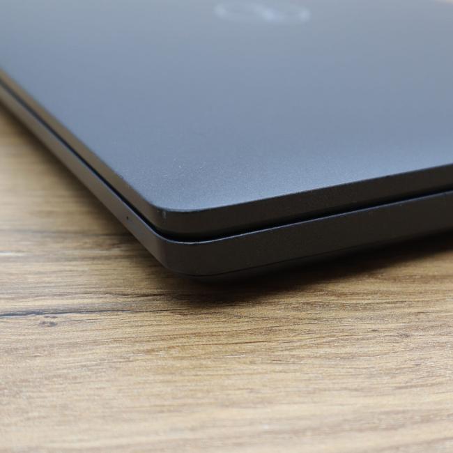 Używany Laptop Dell Latitude 5400 Intel Core i5-8365U 8GB RAM 256GB SSD 14 cali Dotykowy Full HD Klasa B idealny do pracy zdalnej, do przeglądania internetu i do nauki