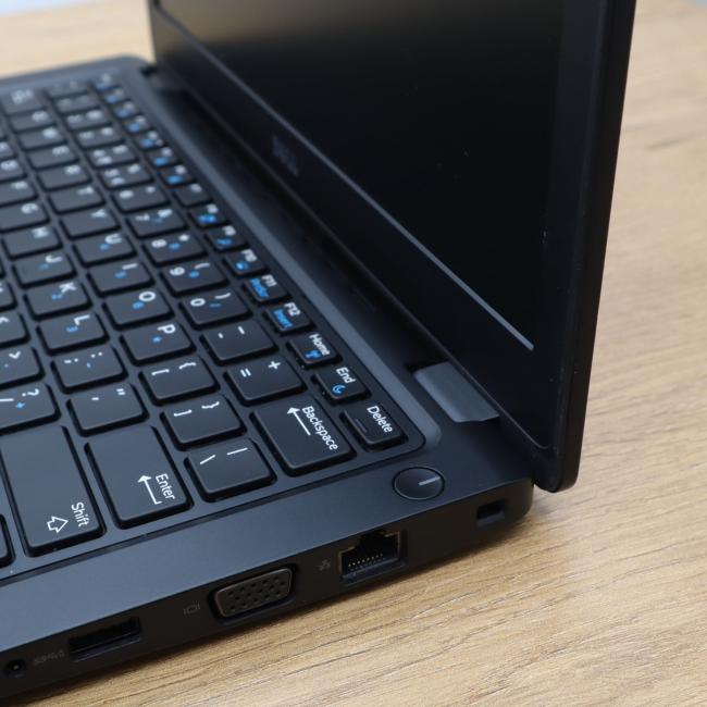 Tani Laptop Dell Latitude 5280 Intel Core i5-7200U 8GB RAM 256GB SSD 12,5 cali Full HD Klasa A idealny do pracy zdalnej, do przeglądania internetu i do nauki