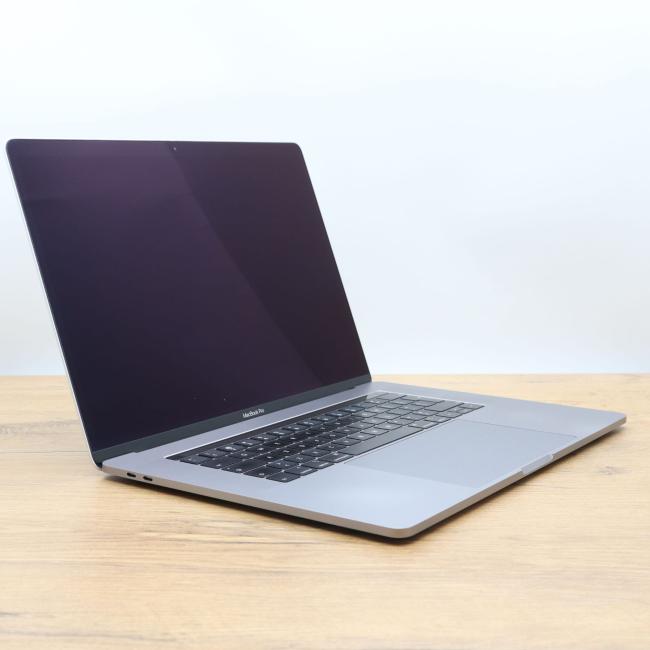 Poleasingowy Laptop Apple Macbook Pro 2018 A1990 Intel Core i9-8950HK 16GB RAM 512GB SSD 15.4 cali AMD Radeon Pro 560X Klasa B idealny do pracy zdalnej, do pracy biurowej i do domu