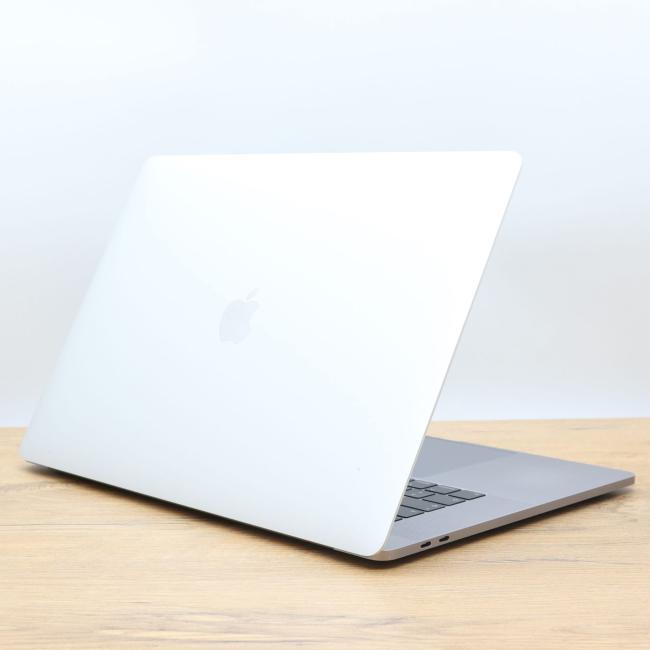 Tani Laptop Apple Macbook Pro 2018 A1990 Intel Core i9-8950HK 16GB RAM 512GB SSD 15.4 cali AMD Radeon Pro 560X Klasa B idealny do pracy zdalnej, do przeglądania internetu i do nauki