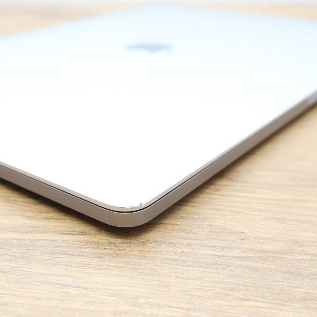 Poleasingowy Laptop Apple Macbook Pro 2018 A1990 Intel Core i9-8950HK 16GB RAM 512GB SSD 15.4 cali AMD Radeon Pro 560X Klasa B idealny do pracy zdalnej, do pracy biurowej i do domu