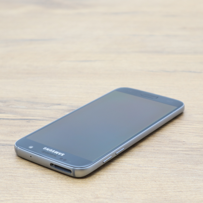 Tani Smartfon Samsung Galaxy S7 4GB/32GB Czarny Klasa B idealny do pracy zdalnej, do przeglądania internetu i do nauki