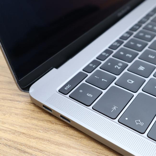 Tani Laptop Apple Macbook Pro 2017 A1708  Intel Core i5-7360U 8GB RAM 256GB SSD 13,3 cali Space Gray Klasa C idealny do pracy zdalnej, do pracy biurowej i do domu