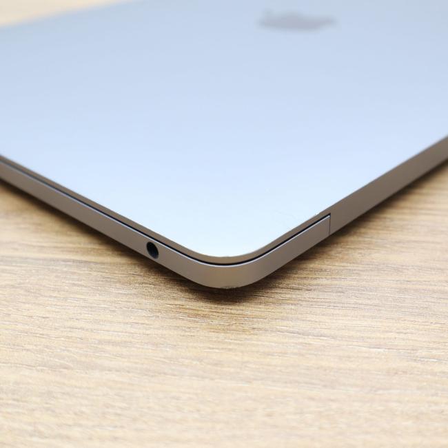 Poleasingowy Laptop Apple Macbook Pro 2017 A1708  Intel Core i5-7360U 8GB RAM 256GB SSD 13,3 cali Space Gray Klasa C idealny do pracy zdalnej, do pracy biurowej i do domu