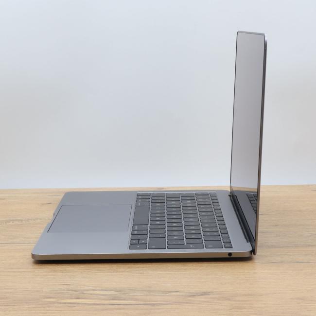 Używany Laptop Apple Macbook Pro 2017 A1708  Intel Core i5-7360U 8GB RAM 256GB SSD 13,3 cali Space Gray Klasa C idealny do pracy zdalnej, do przeglądania internetu i do nauki