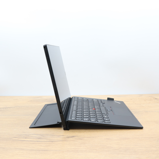 Używany Tablet Lenovo ThinkPad X1 2nd Gen 2w1 Intel Core i5-7Y54 8GB RAM 256GB SSD 12 cali 2K Dotykowy Klasa C idealny do pracy zdalnej, do pracy biurowej i do domu